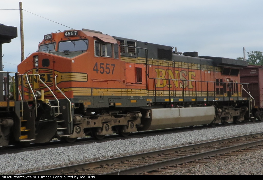 BNSF 4557